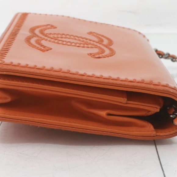 Authentic Chanel Matelasse Patent Leather Crossbody Bag..RARE - Picture 10 of 16